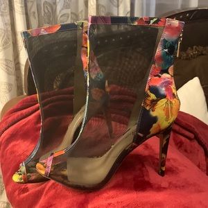 Netted high heel summer shoe size 10 with colorful flowers throughout the edges